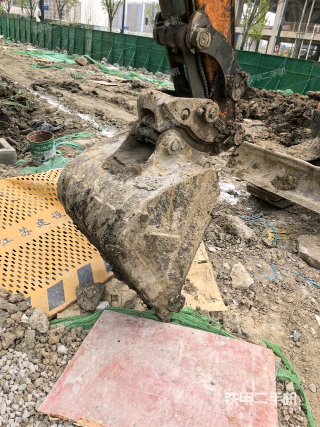 鏟斗45度(工作和回轉(zhuǎn)裝置) 鏟斗45度(工作和回轉(zhuǎn)裝置)