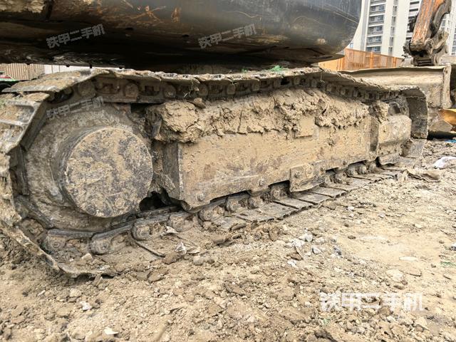 右側(cè)履帶整體?(行走機(jī)構(gòu)) 右側(cè)履帶整體?(行走機(jī)構(gòu))