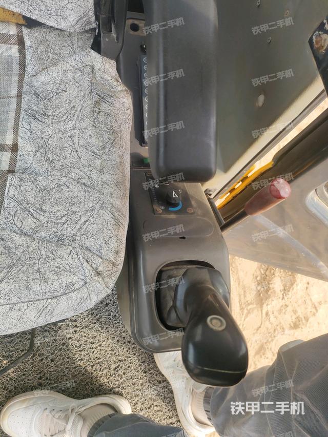 座椅左側(cè)控制臺/音響/含左手柄（駕駛室部分）