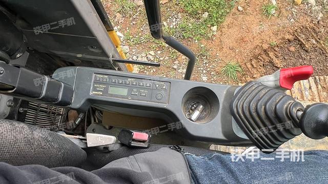 座椅左側(cè)控制臺/音響/含左手柄（駕駛室部分）