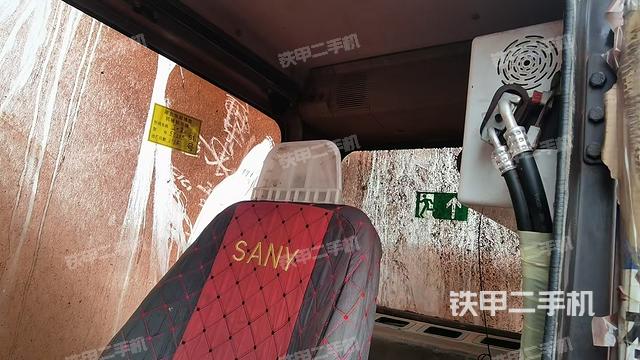 駕駛室整體(整機(jī)外觀) 駕駛室整體(整機(jī)外觀)
