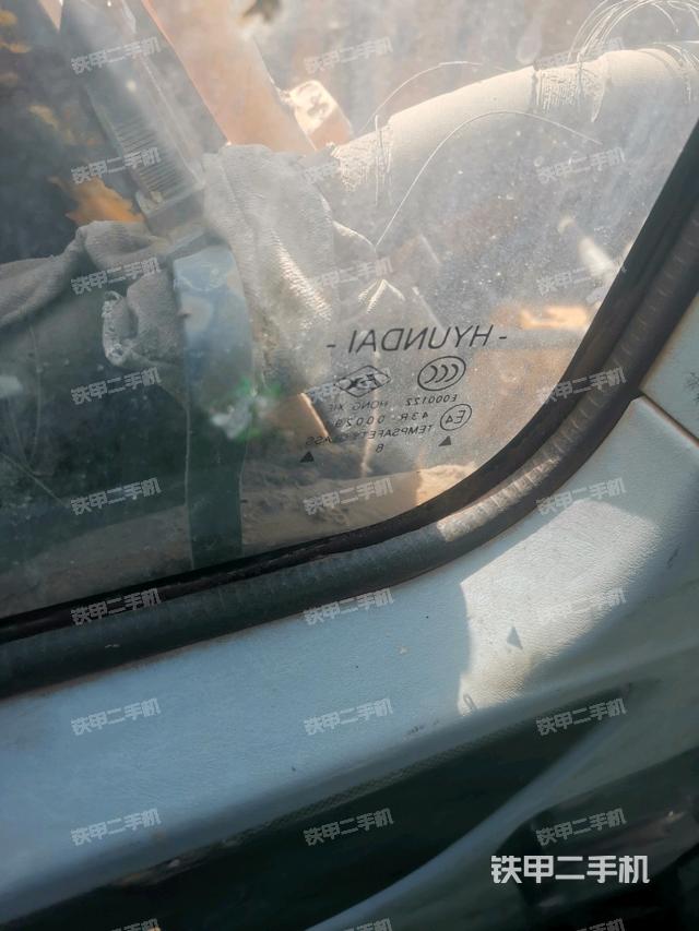 后窗玻璃角標（駕駛室部分）