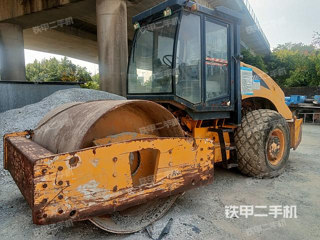 整機(jī)右側(cè)(設(shè)備外觀及核心部件) 整機(jī)右側(cè)(設(shè)備外觀及核心部件)