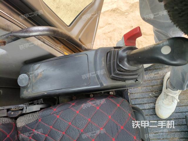 座椅左側(cè)控制臺(tái)/音響/含左手柄(駕駛室部分) 座椅左側(cè)控制臺(tái)/音響/含左手柄(駕駛室部分)