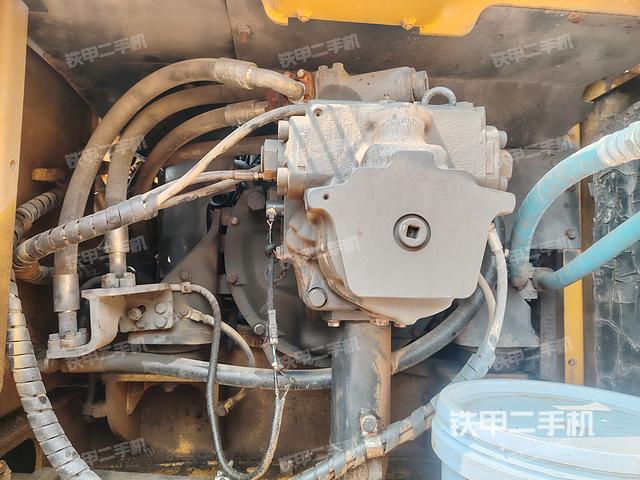 液壓泵艙室正面整體(整機外觀) 液壓泵艙室正面整體(整機外觀)