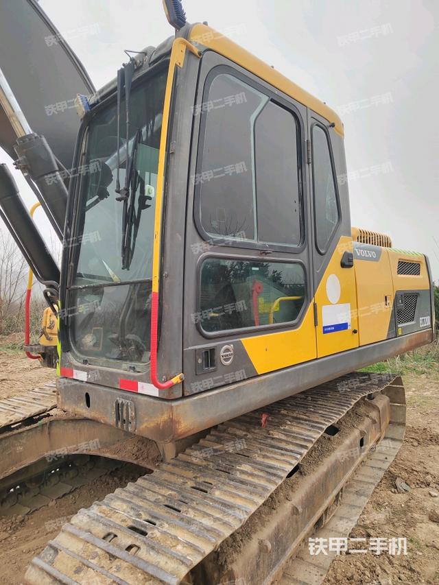 駕駛室整體(整機外觀) 駕駛室整體(整機外觀)