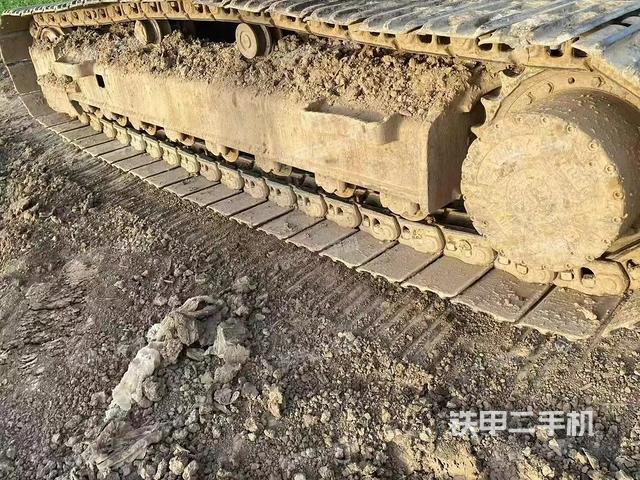 單側(cè)履帶整體(整機外觀) 單側(cè)履帶整體(整機外觀)