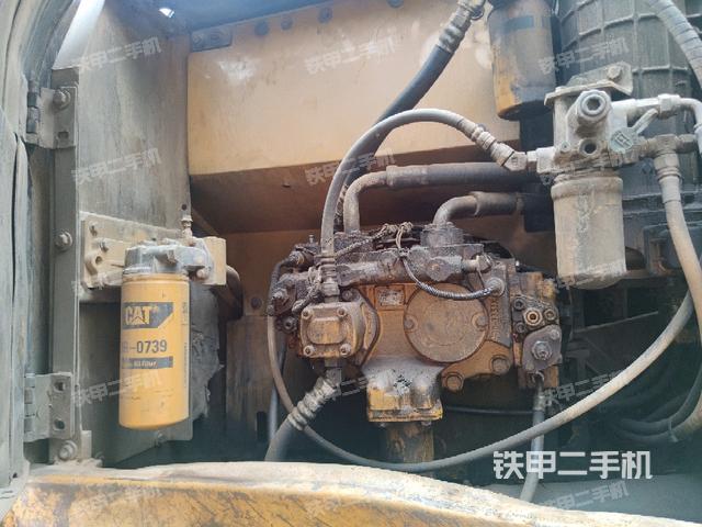 液壓泵艙室正面整體(整機(jī)外觀) 液壓泵艙室正面整體(整機(jī)外觀)