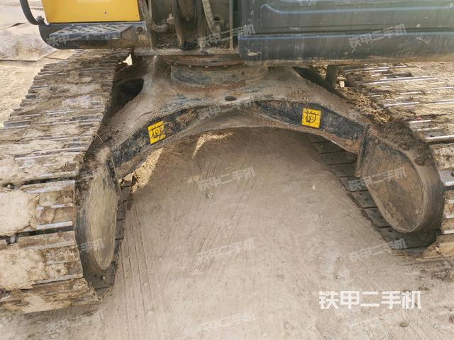 轉(zhuǎn)盤和下車架正前（工作和回轉(zhuǎn)裝置）