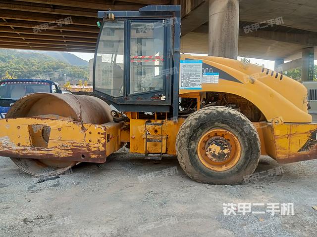 整機(jī)左側(cè)(設(shè)備外觀及核心部件) 整機(jī)左側(cè)(設(shè)備外觀及核心部件)