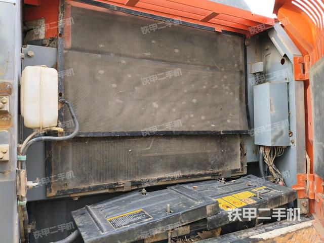 散熱器正面(大件艙室) 散熱器正面(大件艙室)
