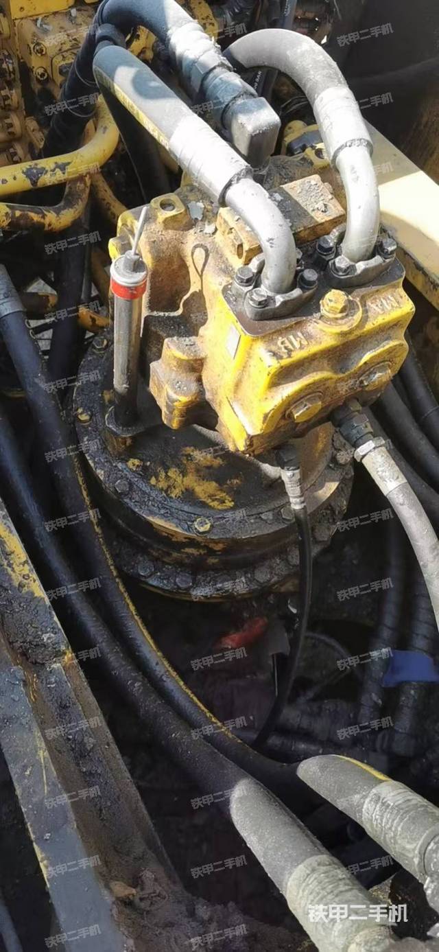 回转马达和主控阀（整机外观）