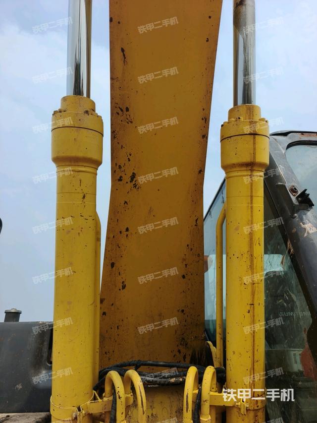 大臂油缸整體?豎拍(工作和回轉裝置) 大臂油缸整體?豎拍(工作和回轉裝置)