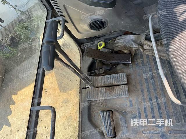 后窗玻璃角标（驾驶室部分）