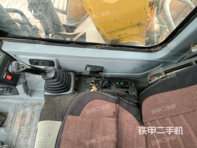 座椅右側(cè)控制臺/鑰匙門/油門/含右手柄（駕駛室部分）