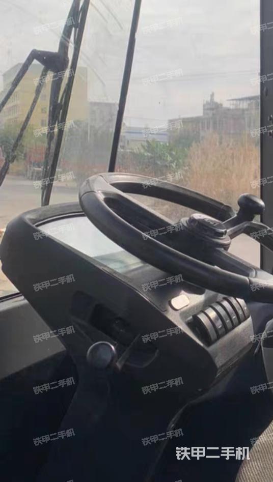 駕駛室操作臺(整機(jī)外觀及大件) 駕駛室操作臺(整機(jī)外觀及大件)