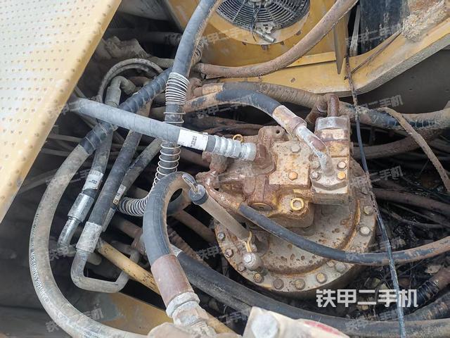 回轉(zhuǎn)馬達(dá)和主控閥(整機(jī)外觀) 回轉(zhuǎn)馬達(dá)和主控閥(整機(jī)外觀)