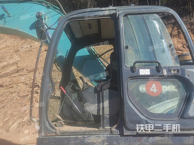 駕駛室整體(整機外觀) 駕駛室整體(整機外觀)