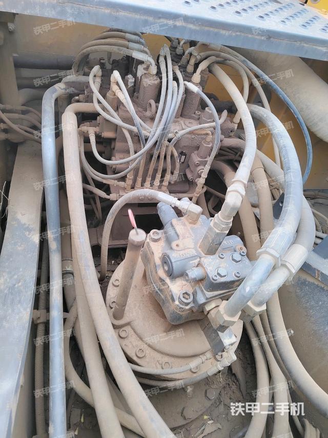 回轉(zhuǎn)馬達(dá)和主控閥（整機(jī)外觀）