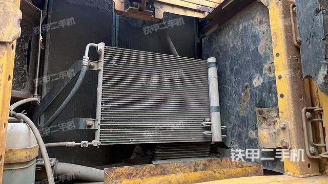 散熱器正面(大件艙室) 散熱器正面(大件艙室)