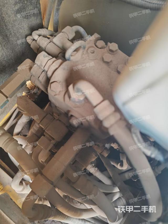 回轉馬達和主控閥（整機外觀）