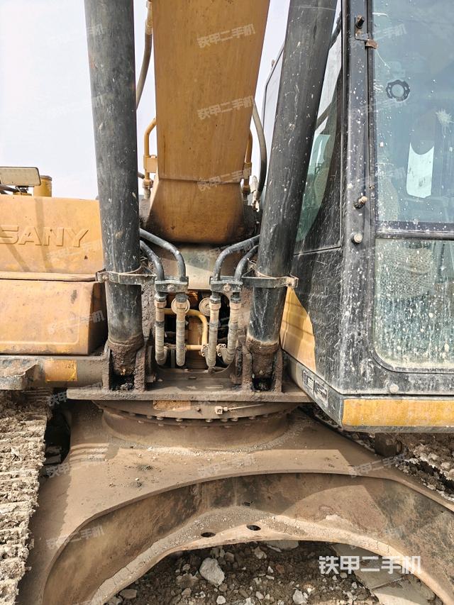 大臂油缸整體?豎拍（工作和回轉(zhuǎn)裝置）