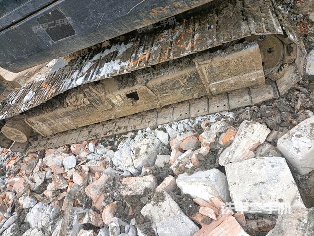 左侧履带整体 (行走机构) 左侧履带整体 (行走机构)