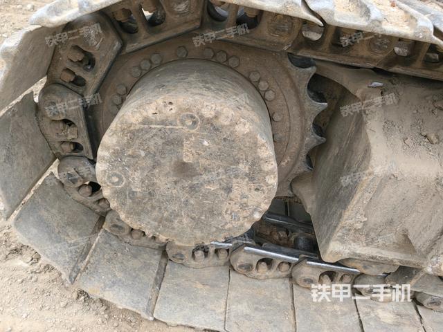 右驅(qū)動輪（行走機構(gòu)）