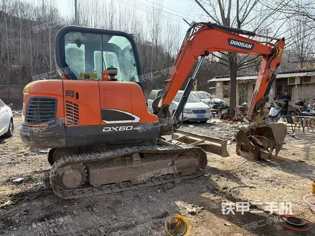 整機(jī)右后45°(整機(jī)外觀) 整機(jī)右后45°(整機(jī)外觀)