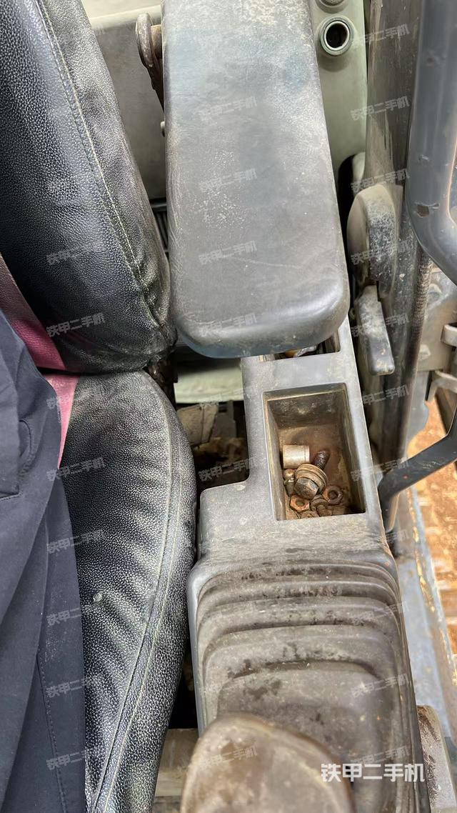 座椅左側(cè)控制臺(tái)/音響/含左手柄（駕駛室部分）