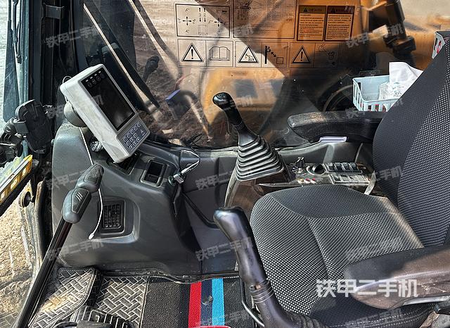 駕駛室整體(整機外觀) 駕駛室整體(整機外觀)