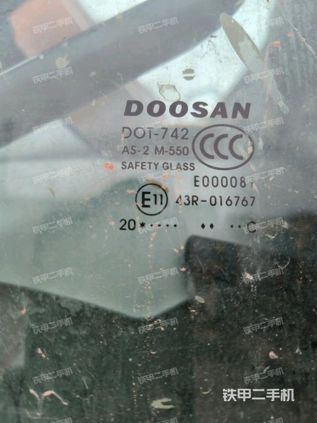 左后方玻璃角標（駕駛室部分）