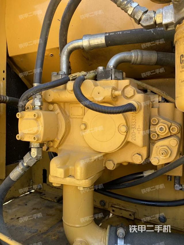 液壓泵艙室正面整體（整機(jī)外觀）