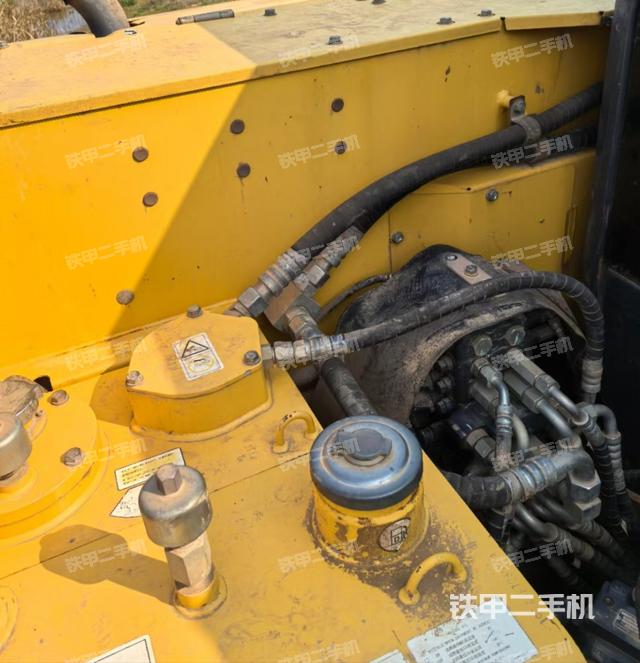 液壓泵艙室正面整體（整機(jī)外觀）