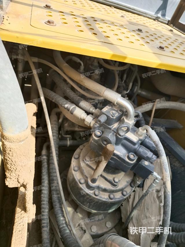 回轉(zhuǎn)馬達(dá)和主控閥（整機(jī)外觀）