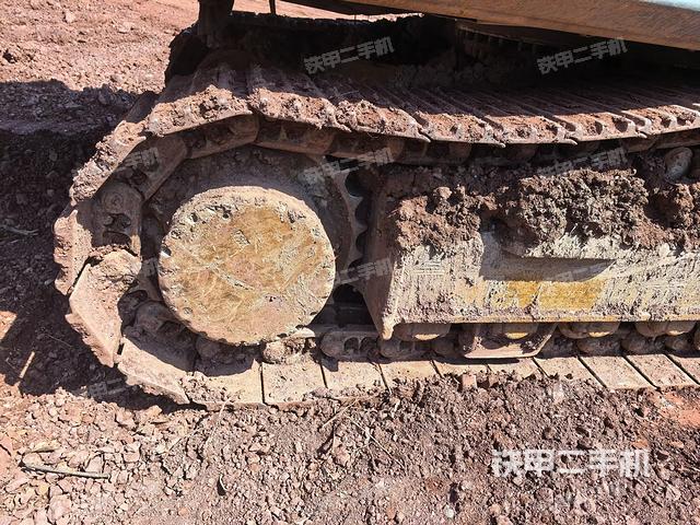 右驅(qū)動輪（行走機構(gòu)）