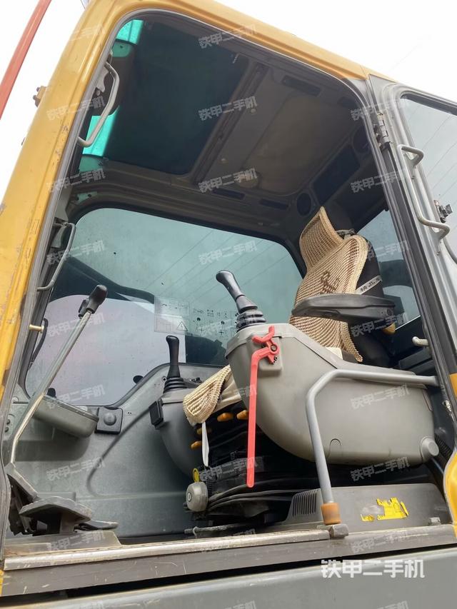 駕駛室整體（整機外觀）