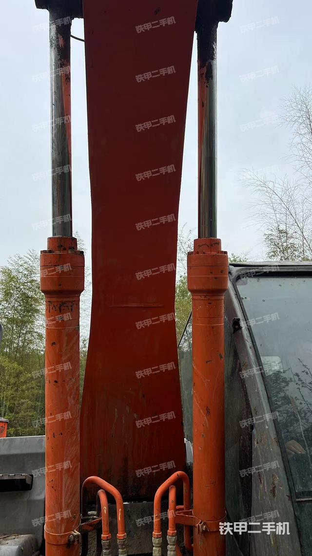 大臂油缸整體?豎拍（工作和回轉(zhuǎn)裝置）