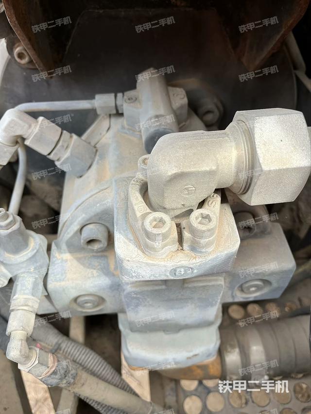 液壓泵艙室正面整體(整機(jī)外觀) 液壓泵艙室正面整體(整機(jī)外觀)