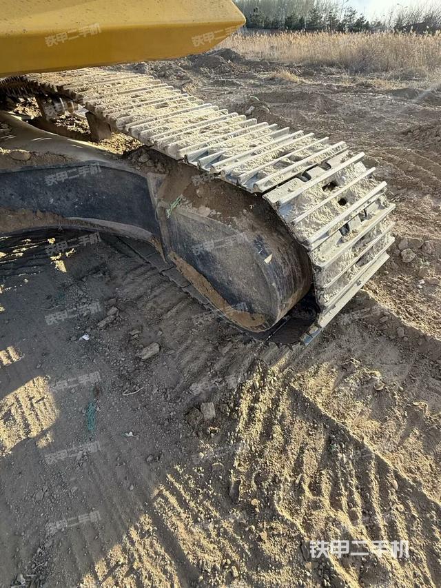 單側(cè)履帶整體（整機(jī)外觀(guān)）