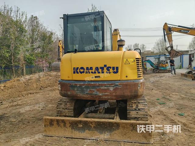 駕駛室頂部（整機外觀）