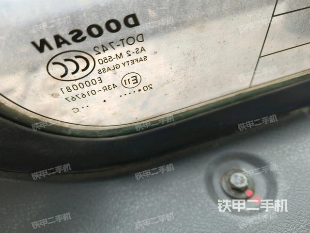 后窗玻璃角標（駕駛室部分）