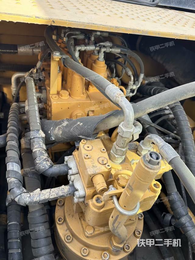 回轉馬達和主控閥（整機外觀）