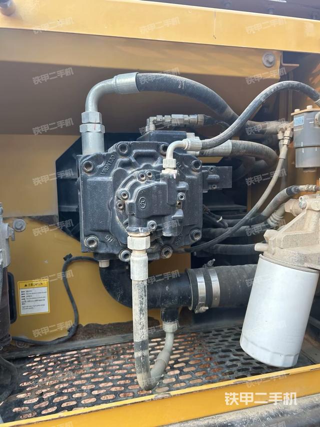 液壓泵斜45?左（大件艙室）