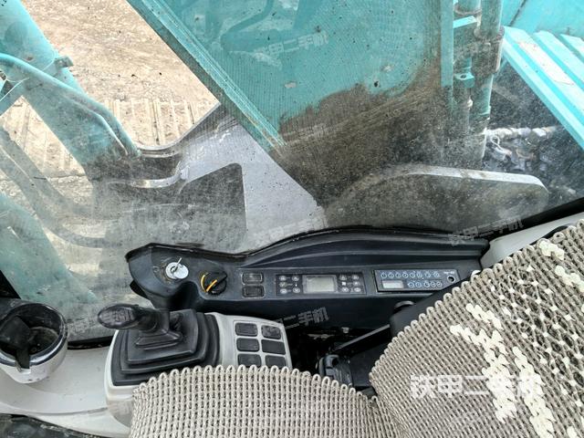 座椅右側(cè)控制臺/鑰匙門/油門/含右手柄(駕駛室部分) 座椅右側(cè)控制臺/鑰匙門/油門/含右手柄(駕駛室部分)