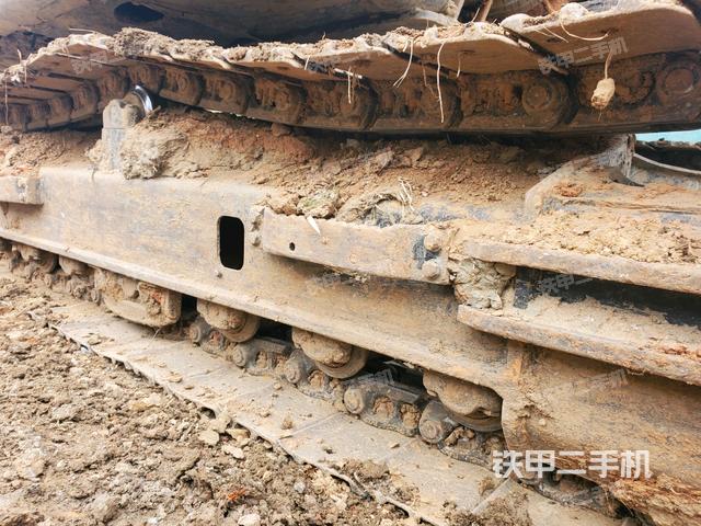 右側(cè)履帶整體(行走機(jī)構(gòu)) 右側(cè)履帶整體(行走機(jī)構(gòu))