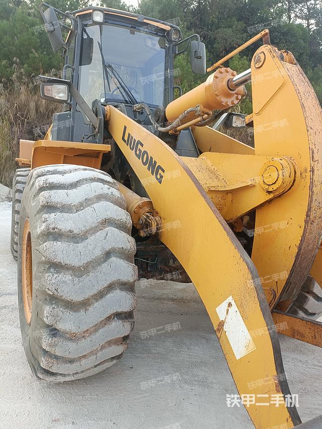 工作裝置整體(整機(jī)外觀及大件) 工作裝置整體(整機(jī)外觀及大件)