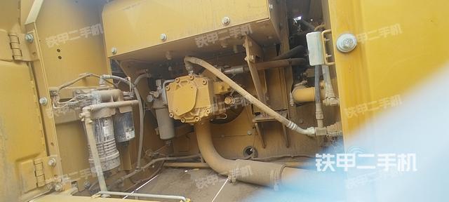 液壓泵艙室正面整體(整機(jī)外觀) 液壓泵艙室正面整體(整機(jī)外觀)