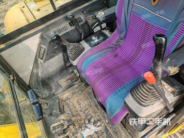 駕駛室整體（整機外觀）