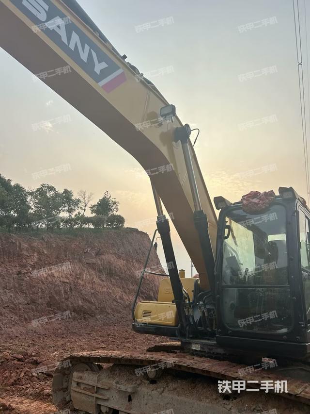 大臂油缸整體?豎拍（工作和回轉(zhuǎn)裝置）